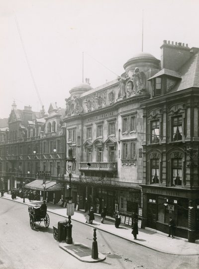 Das Apollo Theatre und Lyric Theatre, 1907 von English Photographer